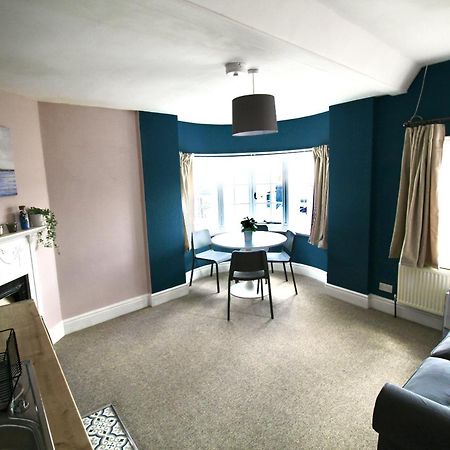 Pier View Studio Apartment Каус Номер фото